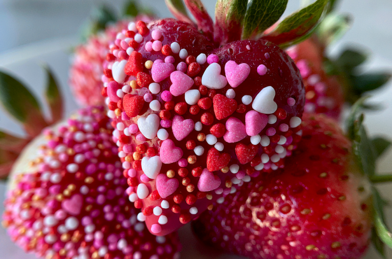 Valentine’s heart sprinkle strawberries recipe